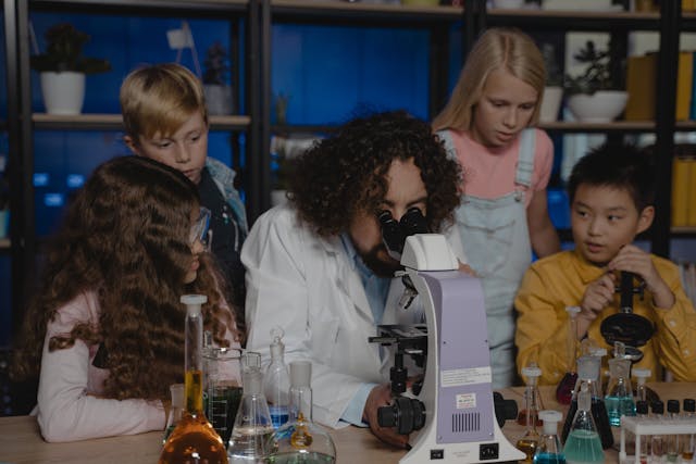 Sec 1 Science Tuition in Singapore to Build Strong Basics Fast