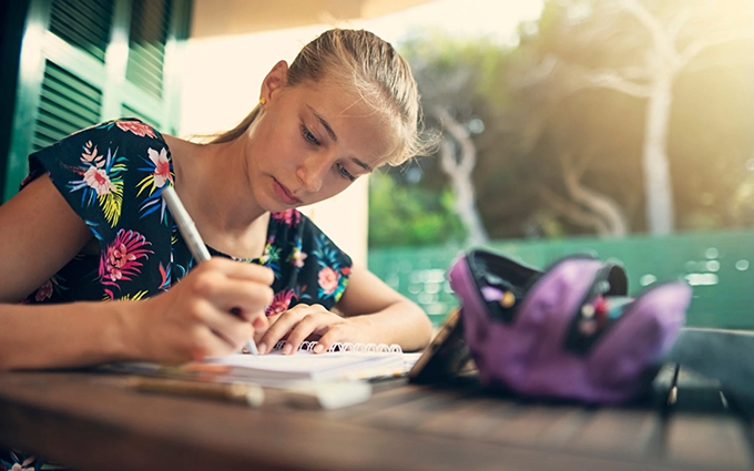 How keeping a diary can help adults learn a foreign language