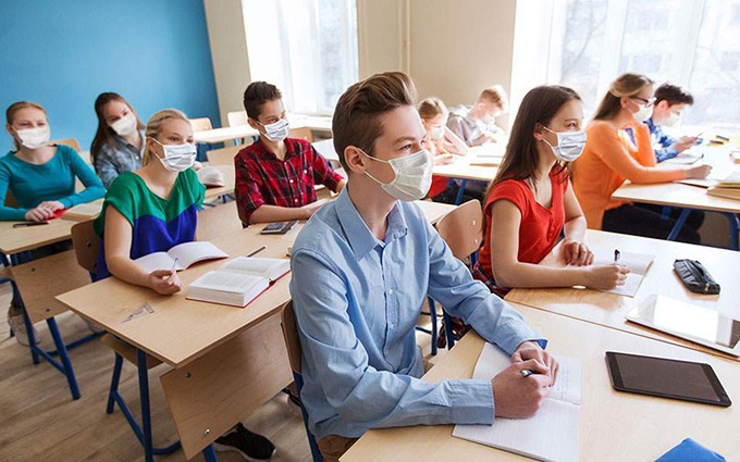 The enormous effort of giving and receiving classes with a mask has marked the school year