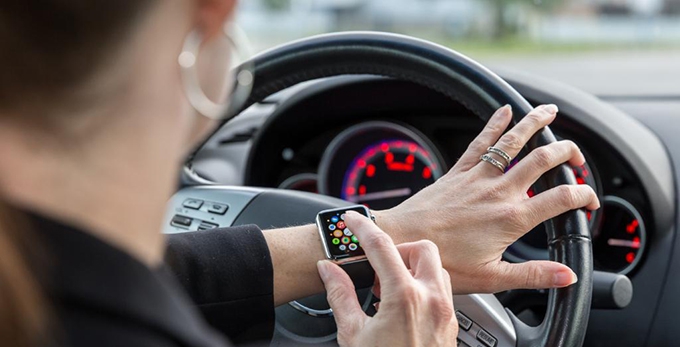 Smartwatches are a bigger distraction for drivers than mobile phones