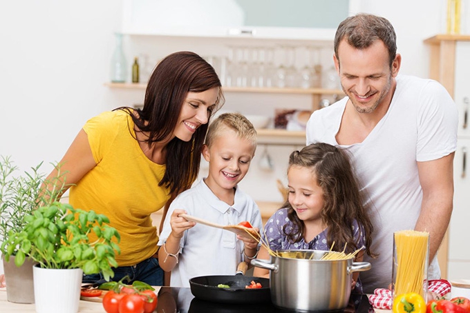 Cooking as a family, another way to learn about taste