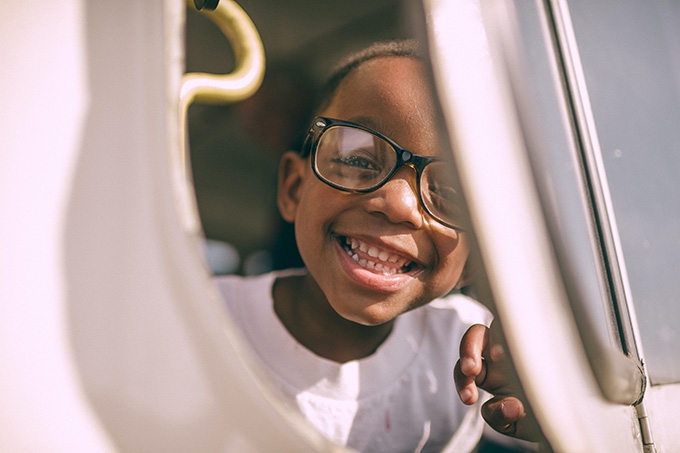 Wearing eyeglasses can help students do better in school