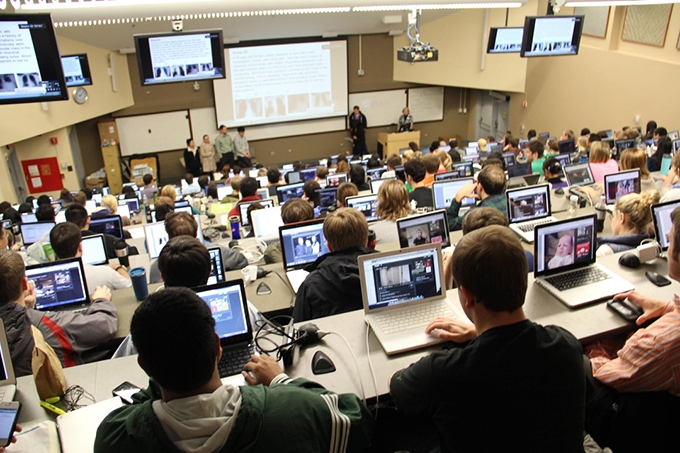 A majority of university students use laptops in the classroom: what does it mean for teachers?