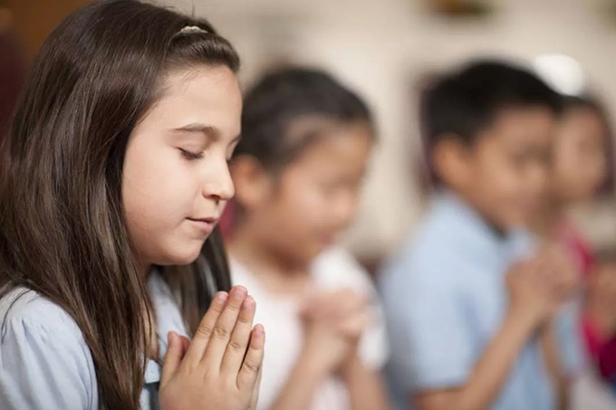 Can schools stop students from praying?