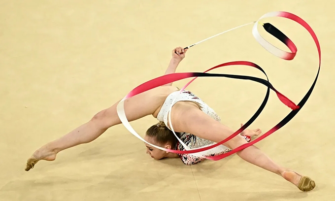 Rhythmic gymnastics for boys and girls in high school and college