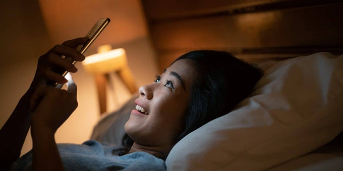 Social media before bedtime wreaks havoc on our sleep − a sleep researcher explains why screens alone aren’t the main culprit