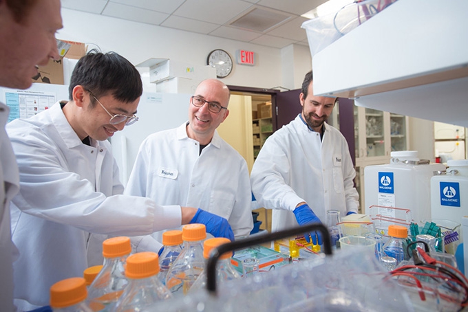 Scientific norms shape the behavior of researchers working for the greater good