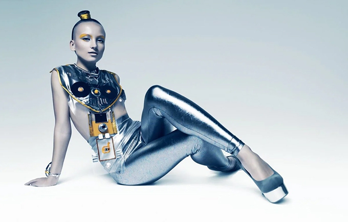 Virtual influencers: when information mediation escapes human control
