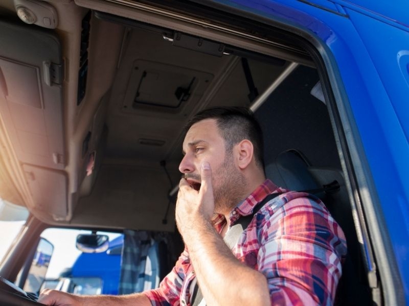Top 5 sleeping tips for truck drivers