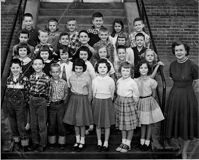 The class photo, another story of the school?