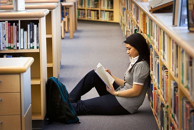 4 ways college students can make the most of their college library
