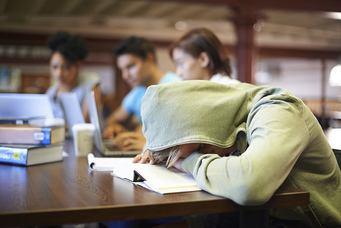 One way to help college students get enough sleep – pay them to go to bed