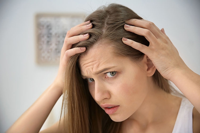 Can hair loss have a negative impact on self-esteem in women and men?