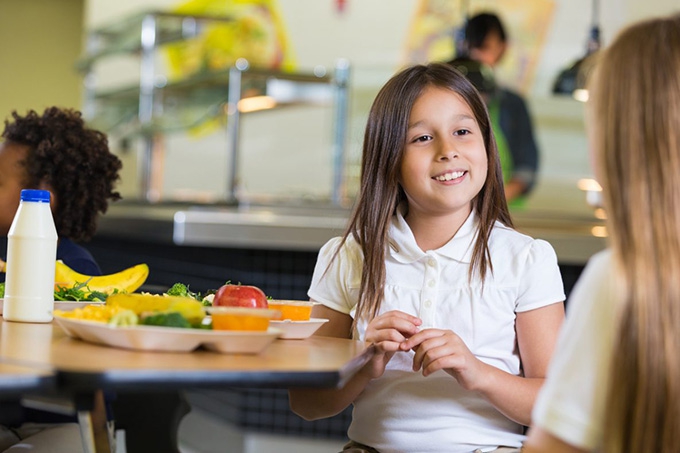 When agri-food brands invite themselves into schools