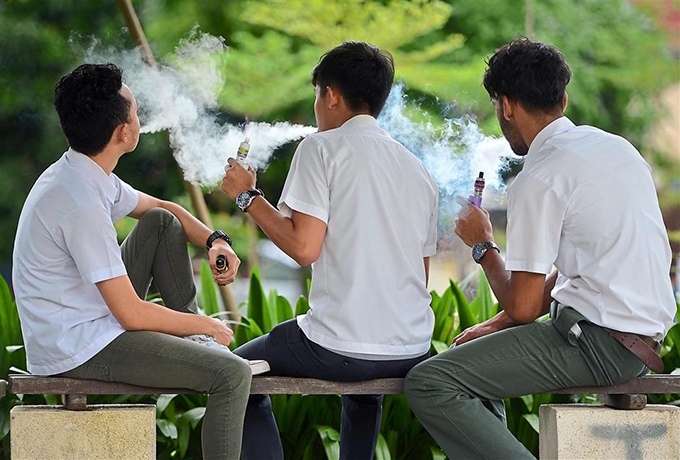 Vaping and behaviour in schools: what does the research tell us?