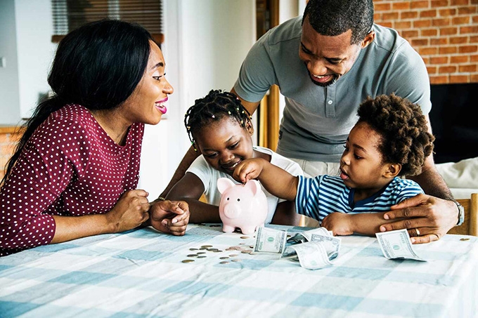 Parents: How to talk about money problems to your children