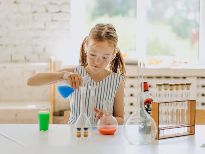 How to bring science closer to the little ones?