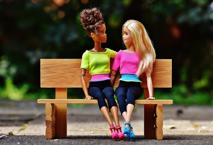 Does playing with ultra-thin dolls influence the self-esteem of little girls?