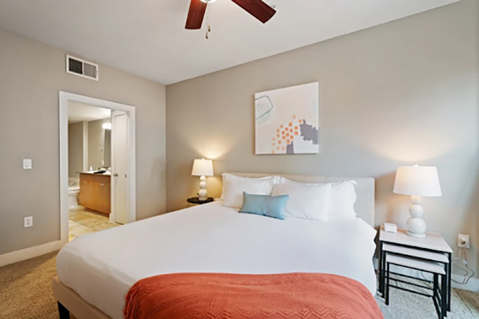 A student's guide to finding affordable furnished apartments in Dallas