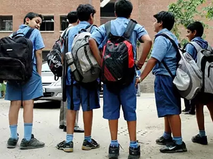 Weight of school bags, toilets: does the school neglect the physical well-being of students?