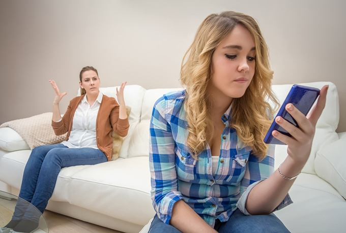 Regulating teenagers’ digital practices: a challenge for parents?