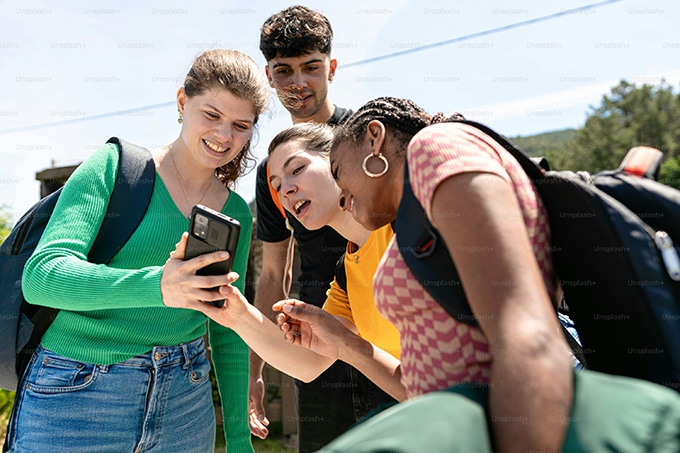 On social media, is hell other people? The new logic of surveillance among teenagers