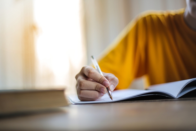 Writing by hand and taking breaks helps with memorization